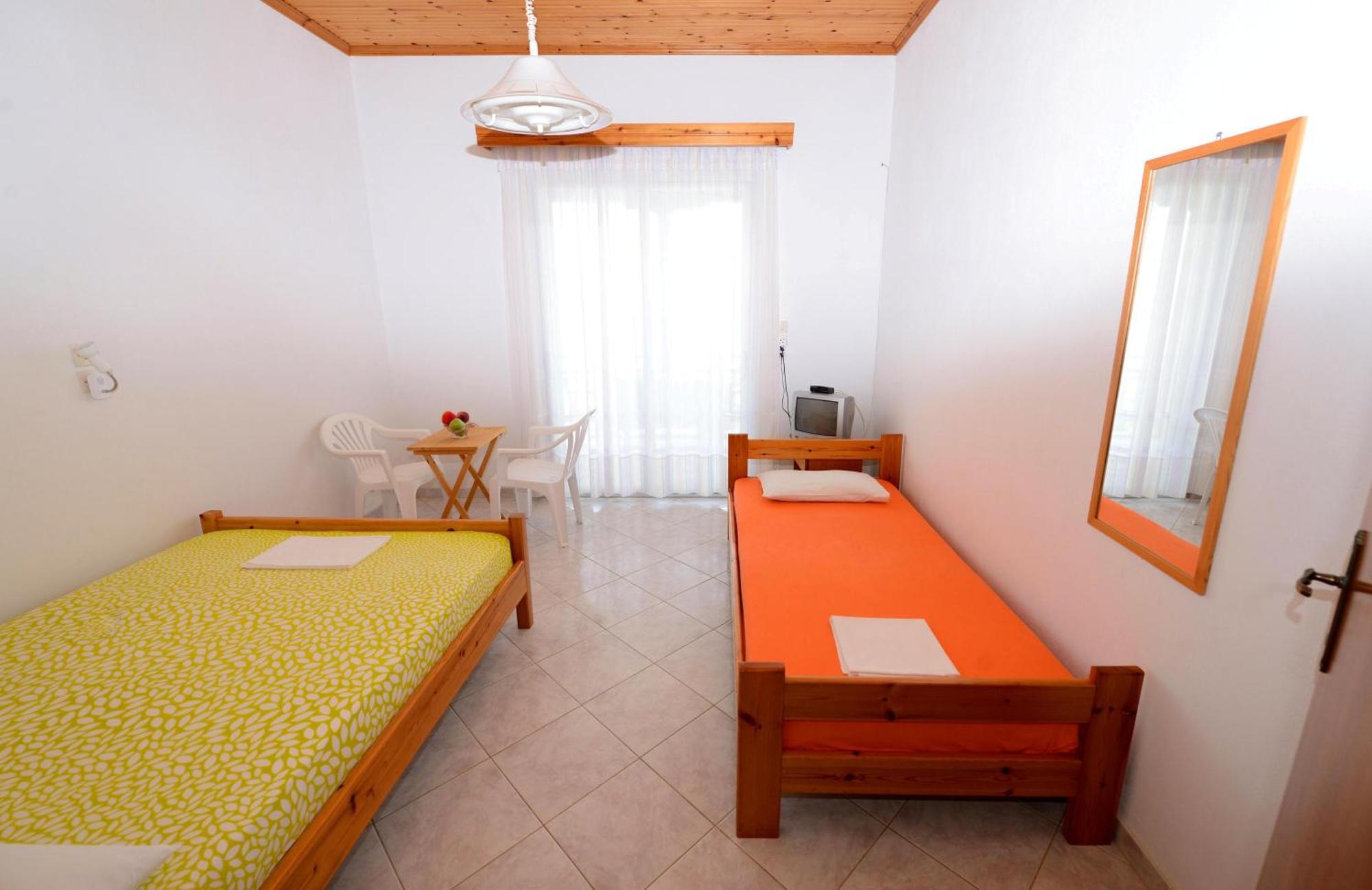 Apartments Ziogas ปาราเลีย สโกทินิส ภายนอก รูปภาพ